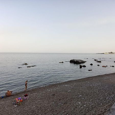 Bilocale Fronte Mare Apartment Giardini Naxos Exterior photo