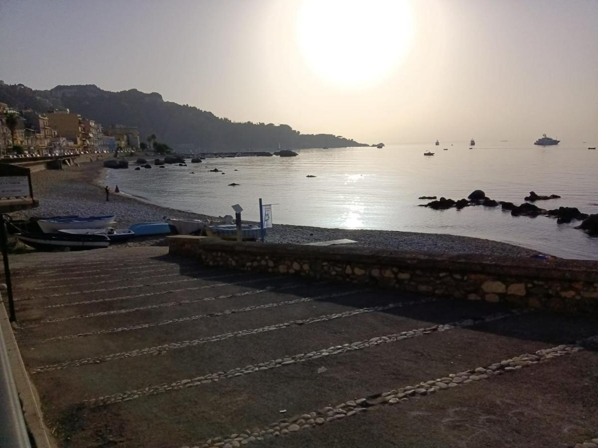 Bilocale Fronte Mare Apartment Giardini Naxos Exterior photo